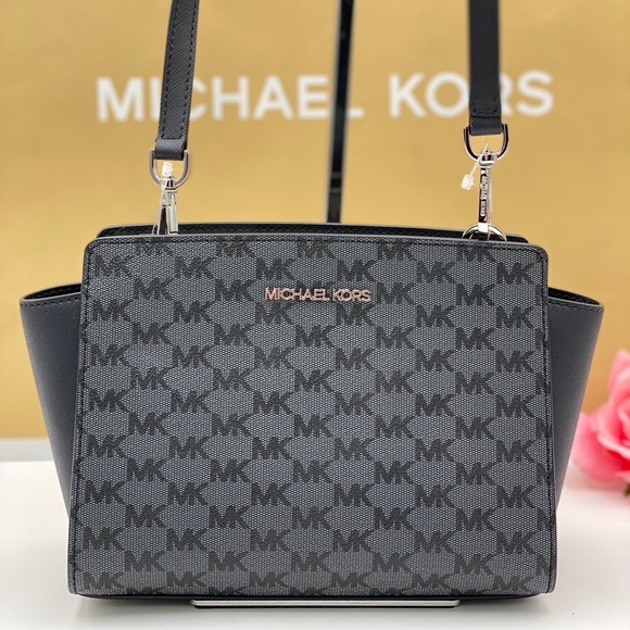 Michael Kors Handbags - Michael Kors Medium Selma Messenger Crossbody